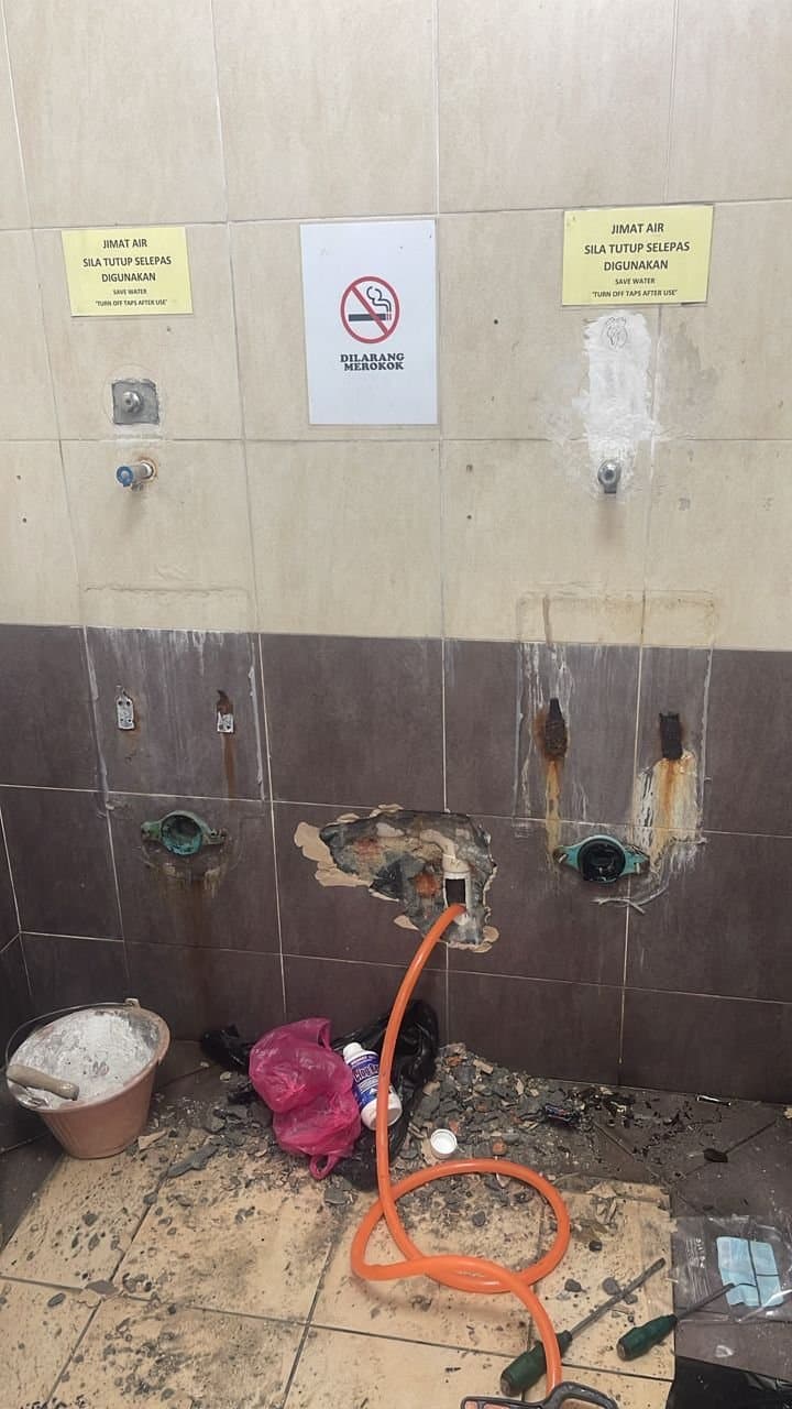 Pembaikan Paip Bocor